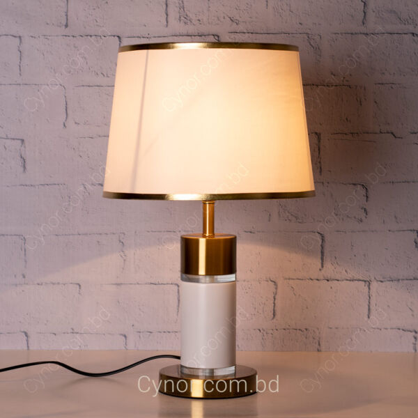 Golden Color Metal Body With Crystal Design High Quality Table Lamp