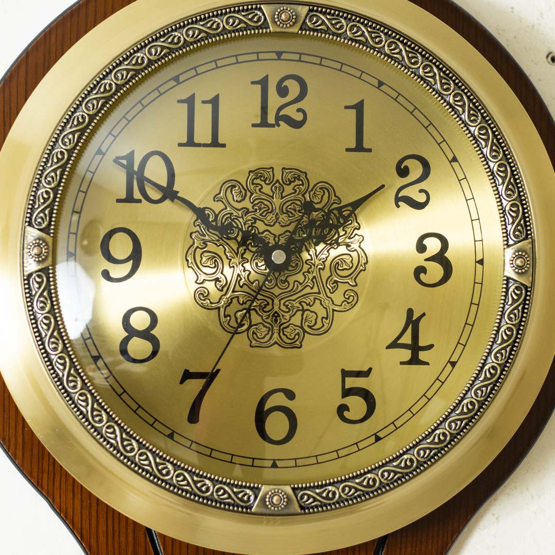 WC703-High Quality Wooden Body with Metal Design Golden Color Dial Pendulum Wall Clock (6)