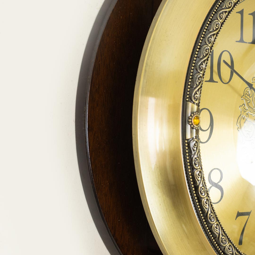 WC705-High Quality Wooden Body with Metal and Stone Design Golden Color Dial Pendulum Wall Clock (7)