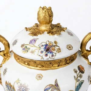 KC270-Premium Vintage Ceramic Candy and Sweet Jar with Ornate Golden Polyresin Handles and Base (5)