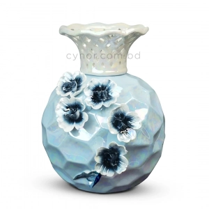 HD285-High Quality Pearlescent Sky Blue Porcelain Vase with Lattice Neck and Navy Blue Raised Floral Accents (5)