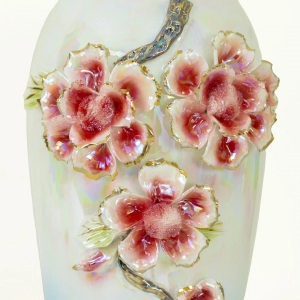 HD287-Luxury Porcelain Iridescent Mother-of-Pearl Vase with Raised Floral Accents and Petals (6)