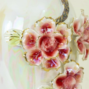 HD287-Luxury Porcelain Iridescent Mother-of-Pearl Vase with Raised Floral Accents and Petals (8)