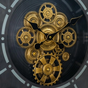 WC792-Luxury LED Rotating Gear Wall Clock with Champagne Metal Frame and Mirrored Roman Numeral Glass Dial (8)