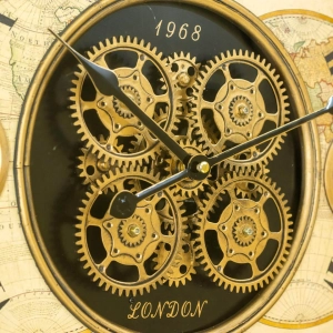 WC804-Luxury Antique Heritage World Map Metal Wall Clock in Antique Golden Finish with Rotating Gears (4)